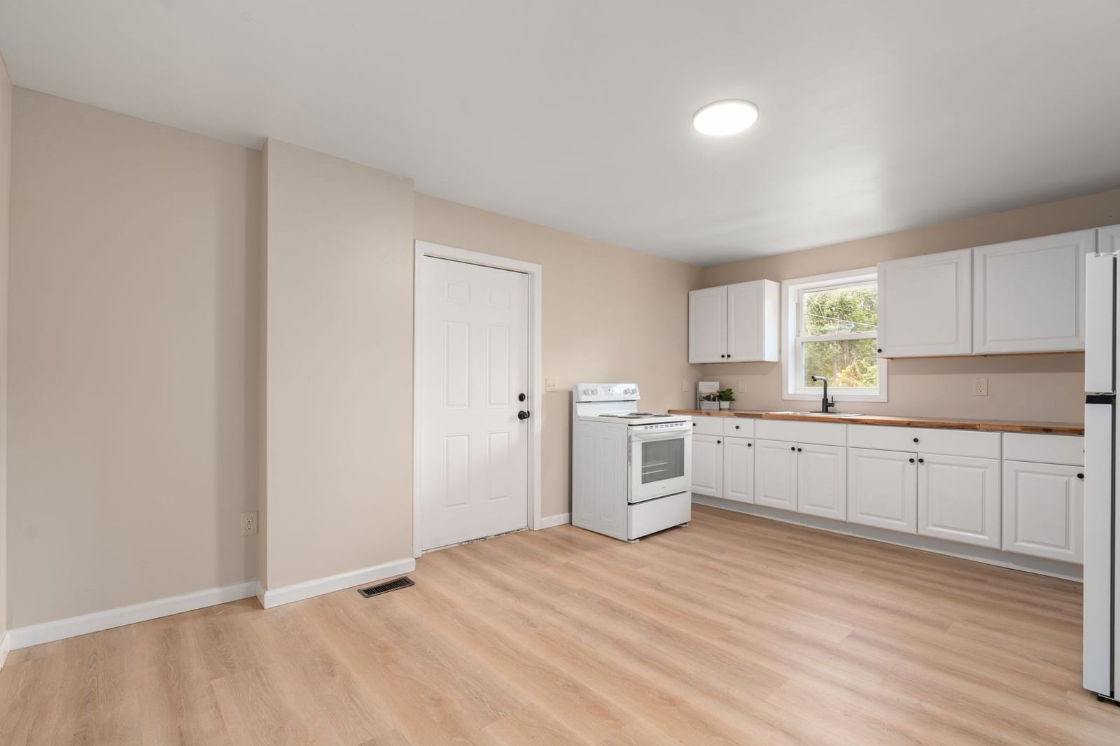 28 Dawes St Springfield — Photo 8 of 42