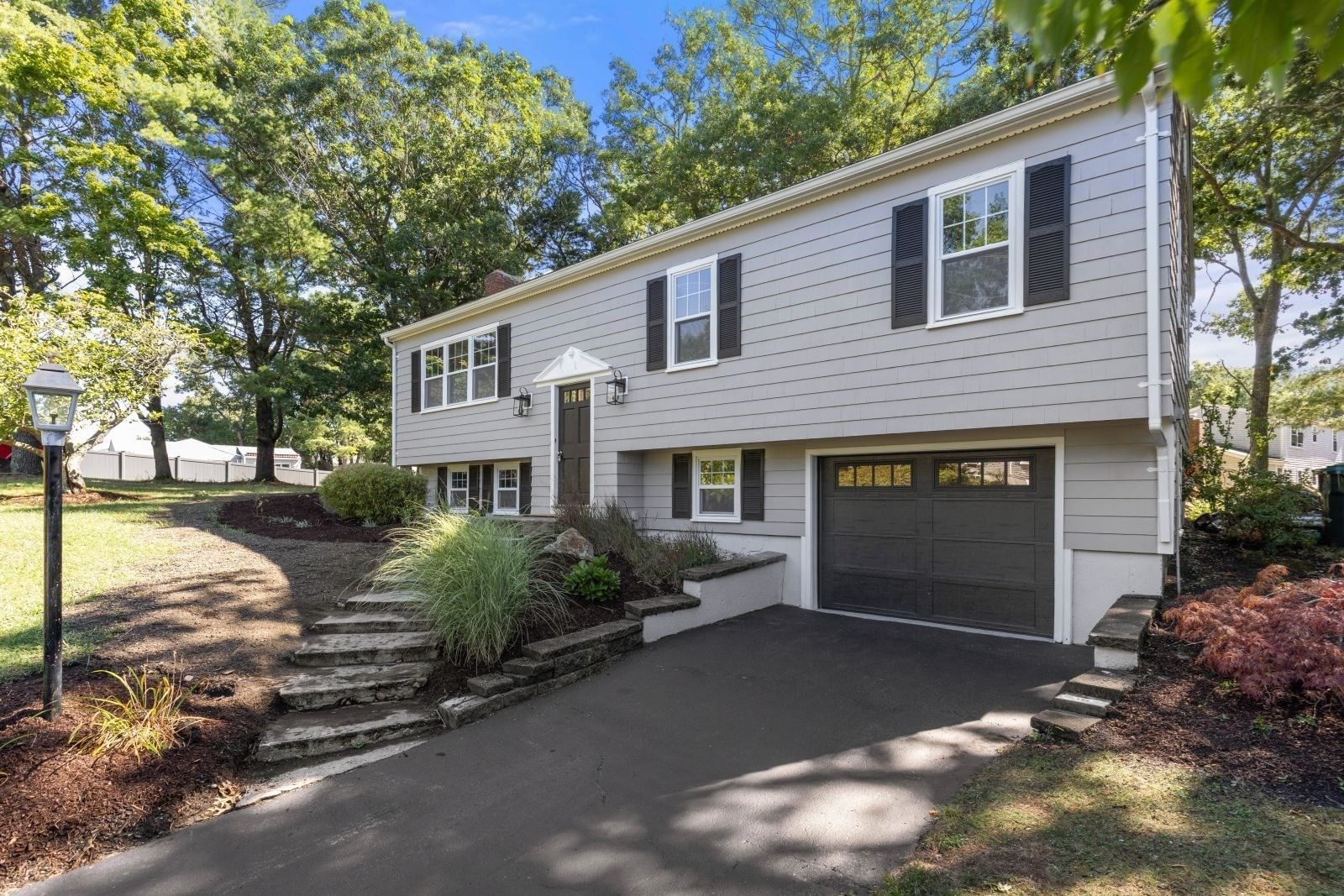 95 Blackmount Drive Marshfield — Photo 1 of 21