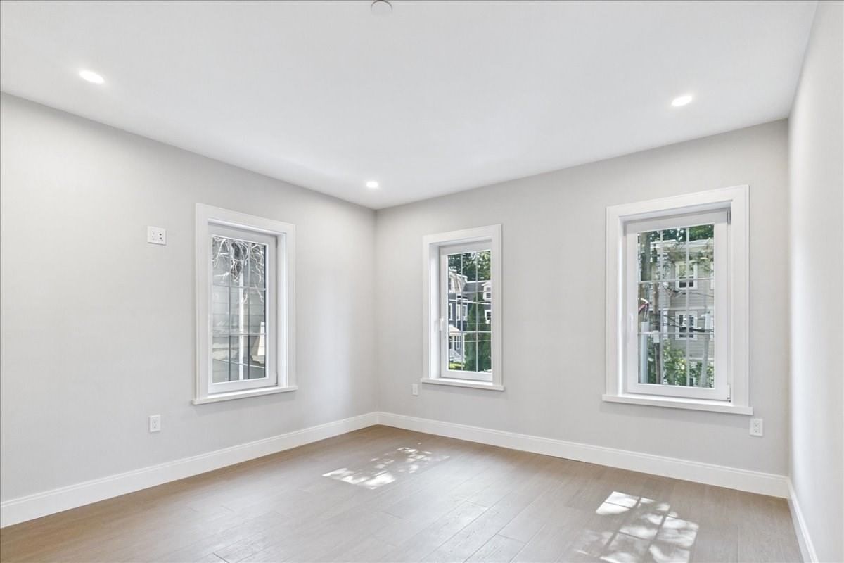 305 Chestnut Ave #3 Boston — Photo 16 of 33