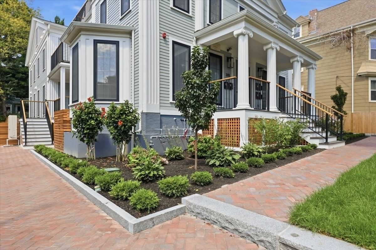 305 Chestnut Ave #3 Boston — Photo 3 of 33