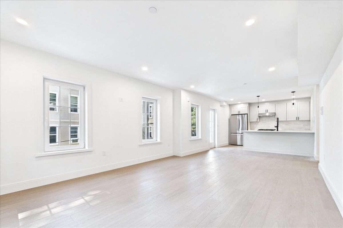 305 Chestnut Ave #3 Boston — Photo 5 of 33