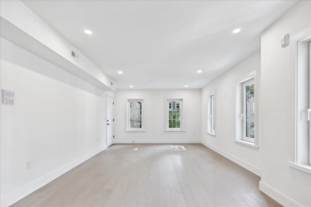 305 Chestnut Ave #3 Boston — Photo 7 of 33
