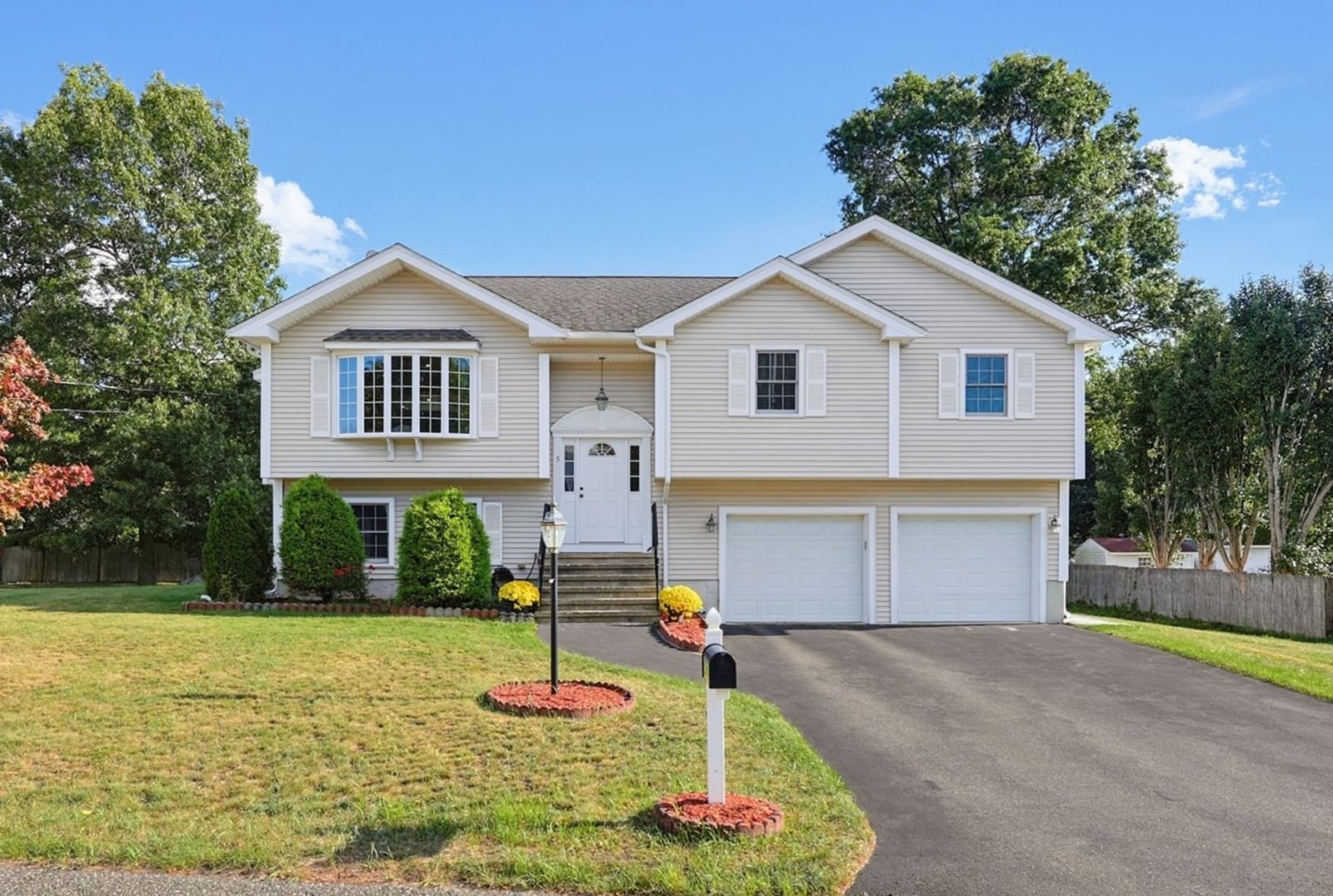 Property at 5 Ivy Cir, Randolph, MA 02368