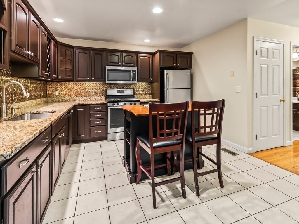 92 Colonial Dr #92 Sturbridge — Photo 6 of 42