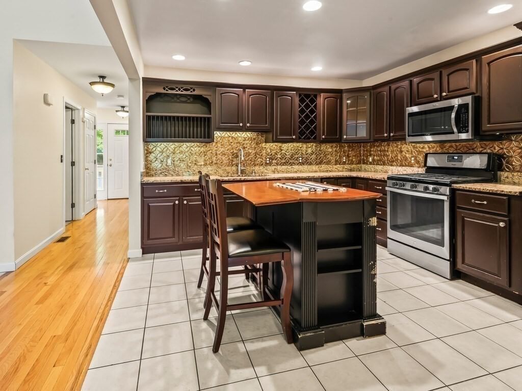 92 Colonial Dr #92 Sturbridge — Photo 7 of 42