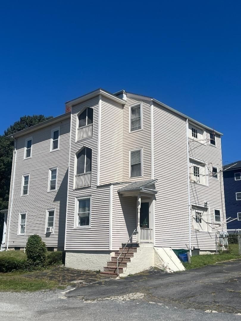 7 Maxwell St Worcester — Photo 3 of 42