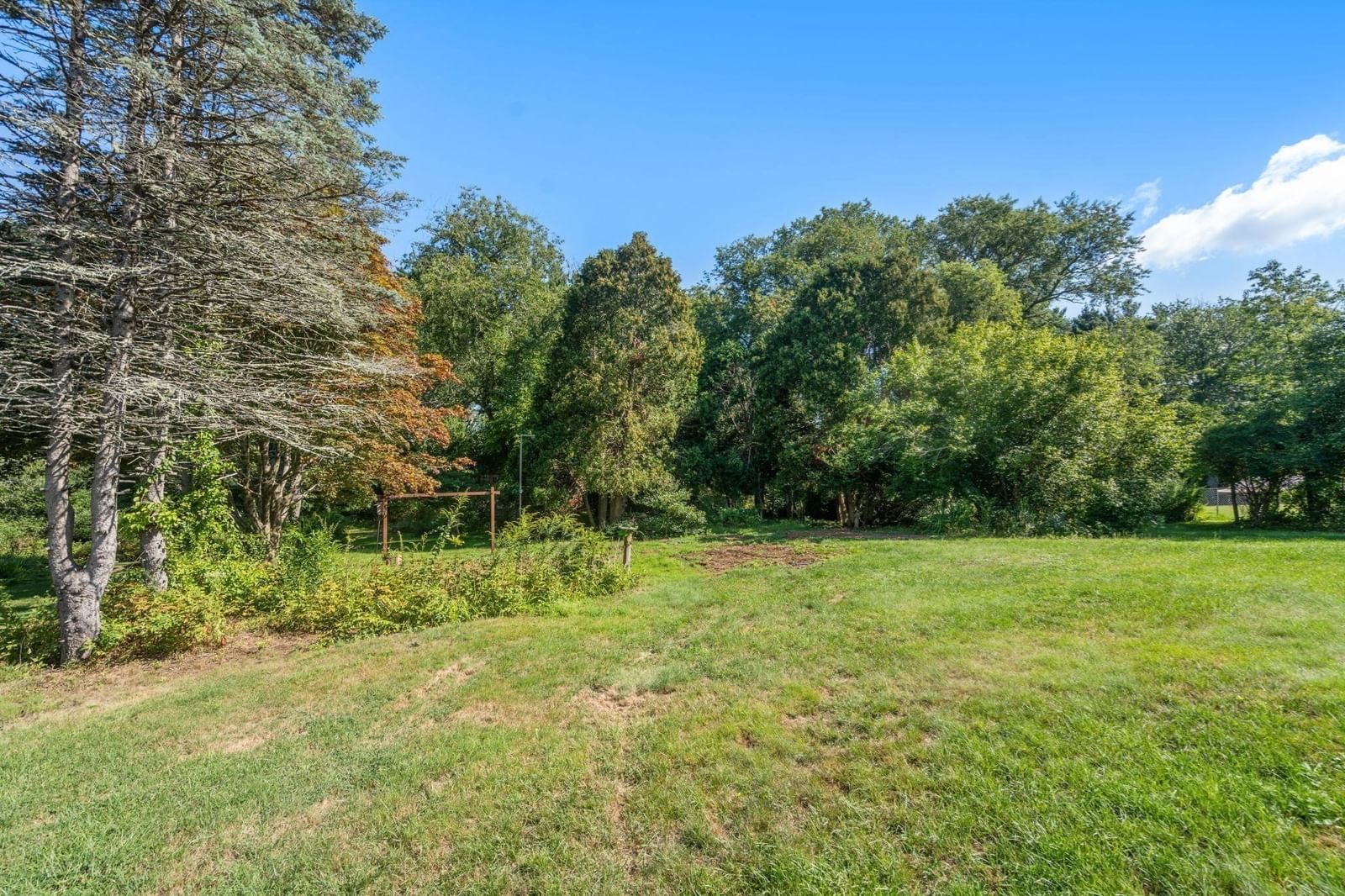 283 Hamlin St Acushnet — Photo 3 of 37