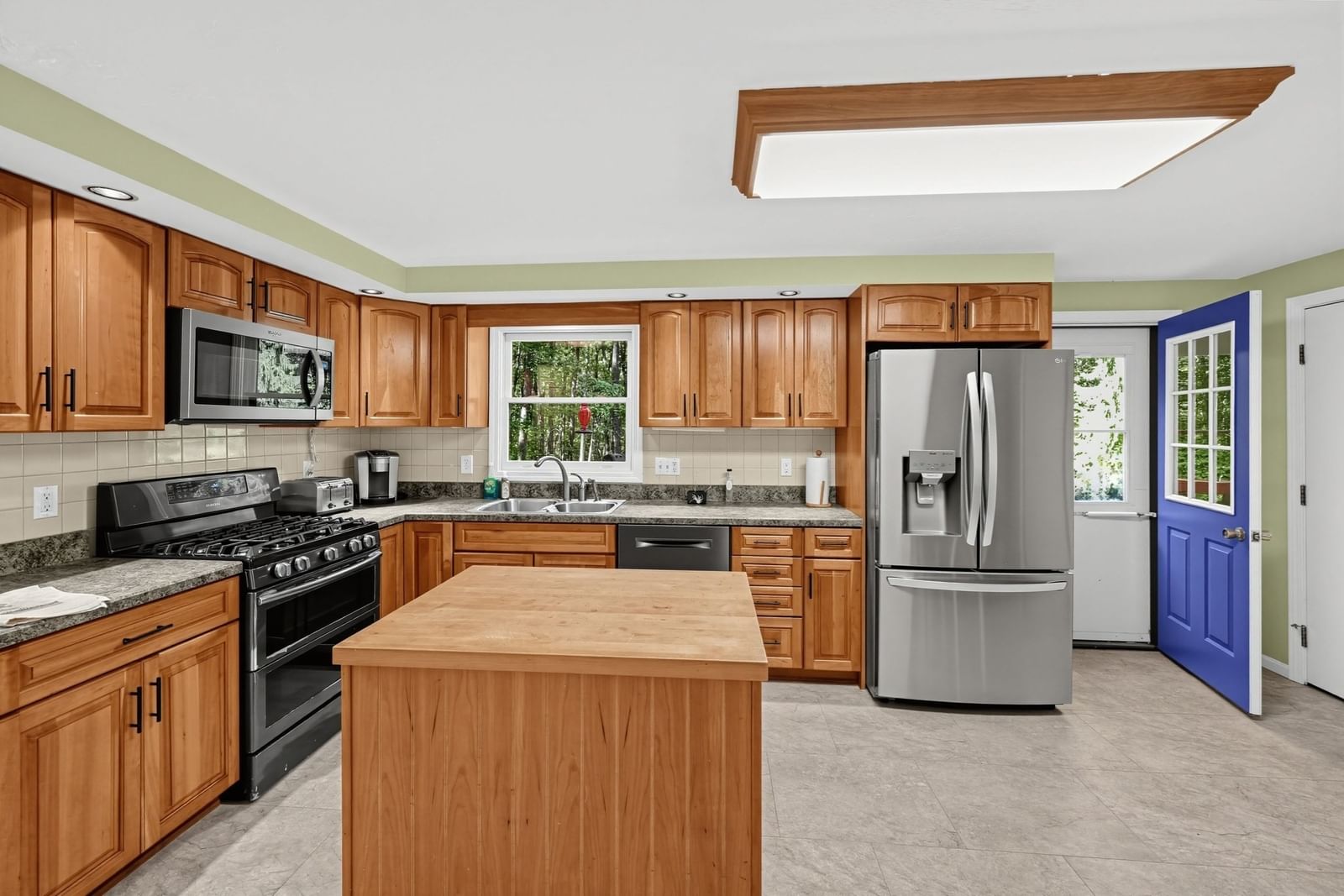 6 Woodview Dr Hubbardston — Photo 10 of 40