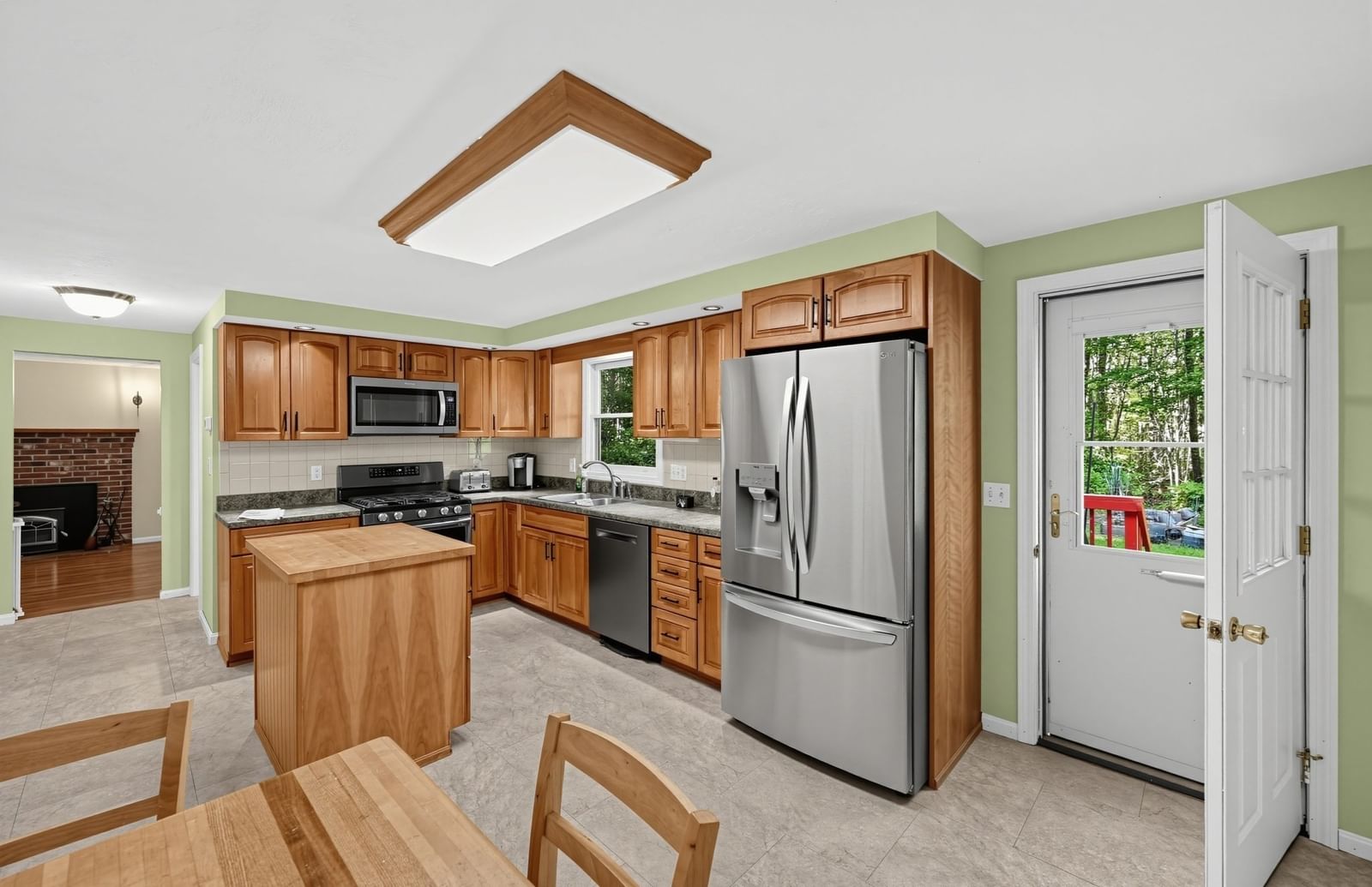 6 Woodview Dr Hubbardston — Photo 8 of 40