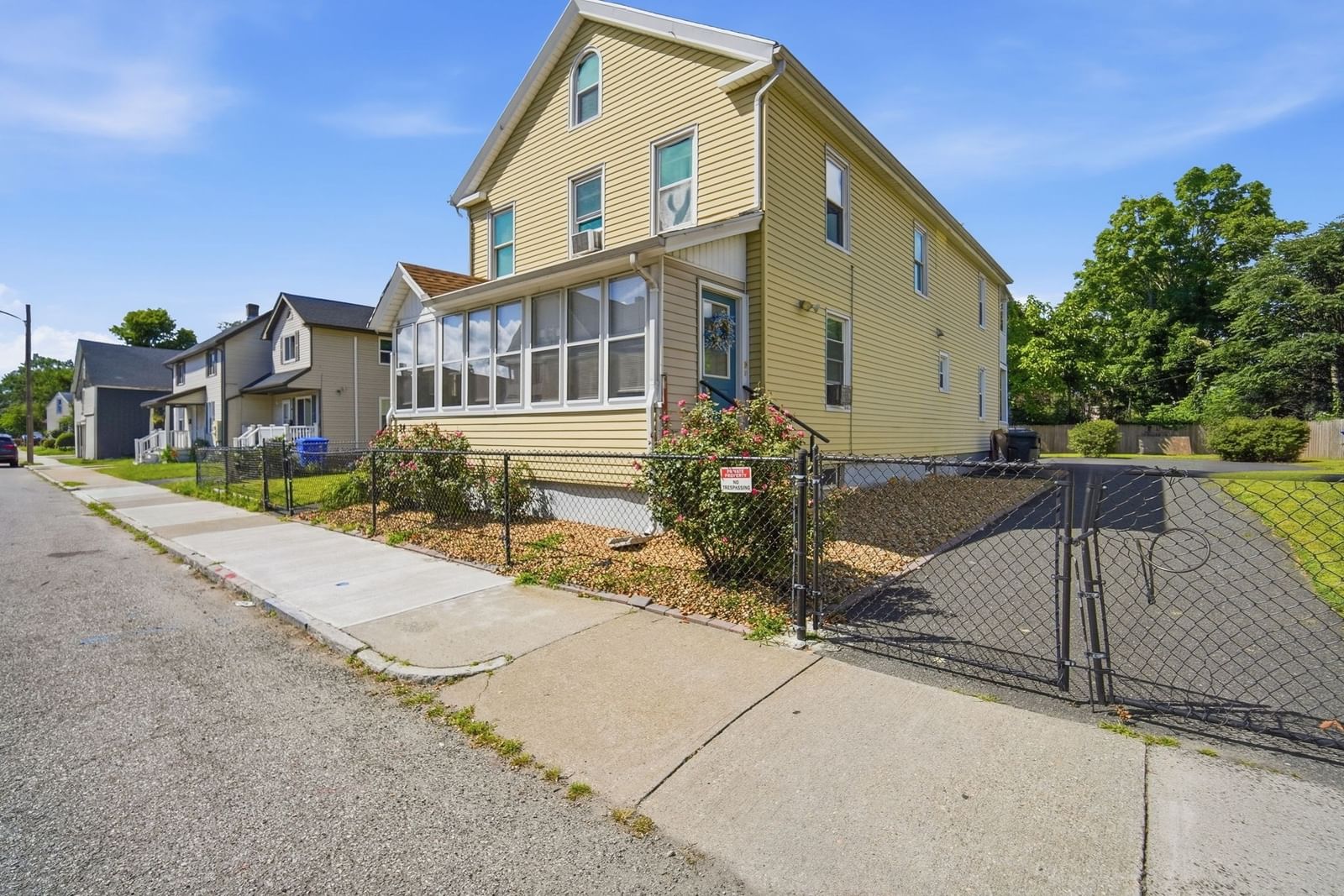 34 Ashley St Springfield — Photo 3 of 37