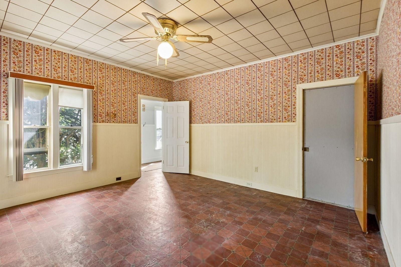 76-84 Bank Attleboro — Photo 18 of 30