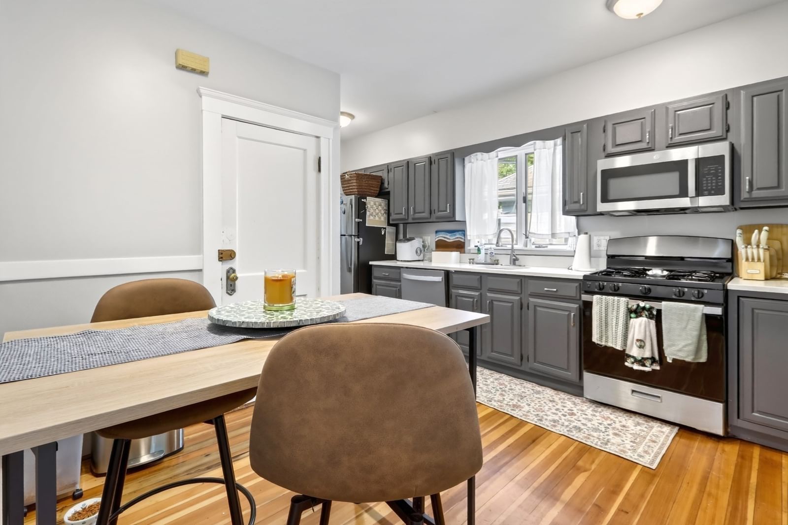 18 Franconia St Boston — Photo 12 of 41