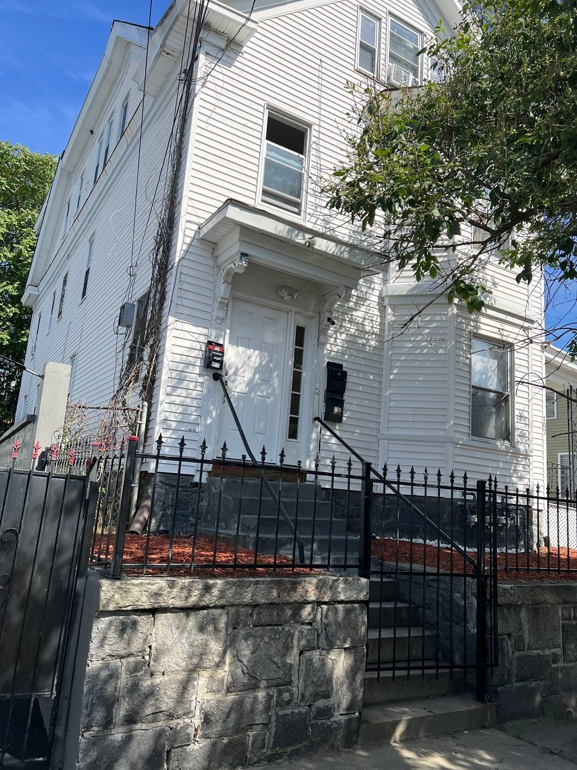 107 Oxford Street Lawrence — Photo 4 of 41