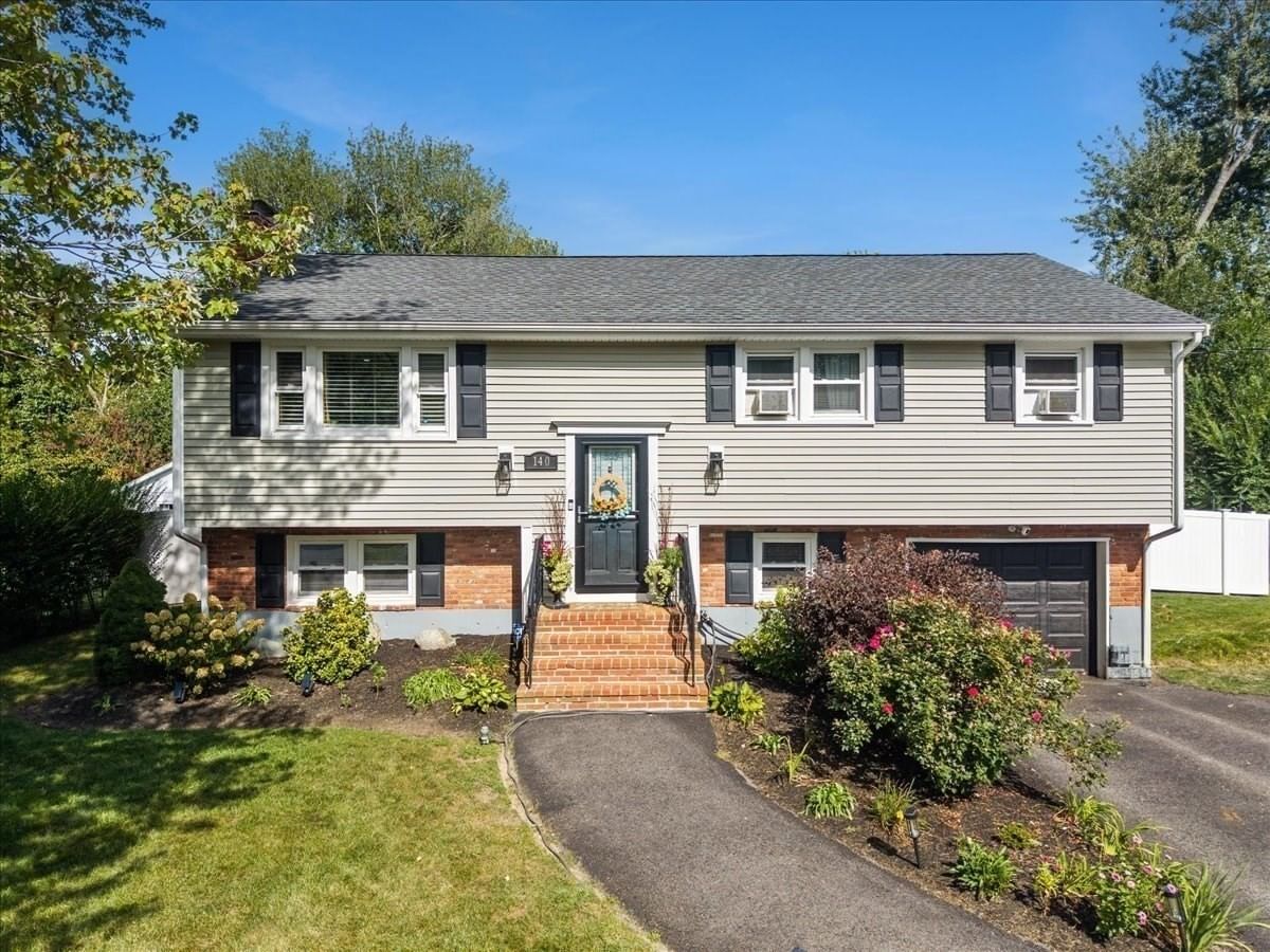 140 Tosca Dr Brockton — Photo 2 of 42