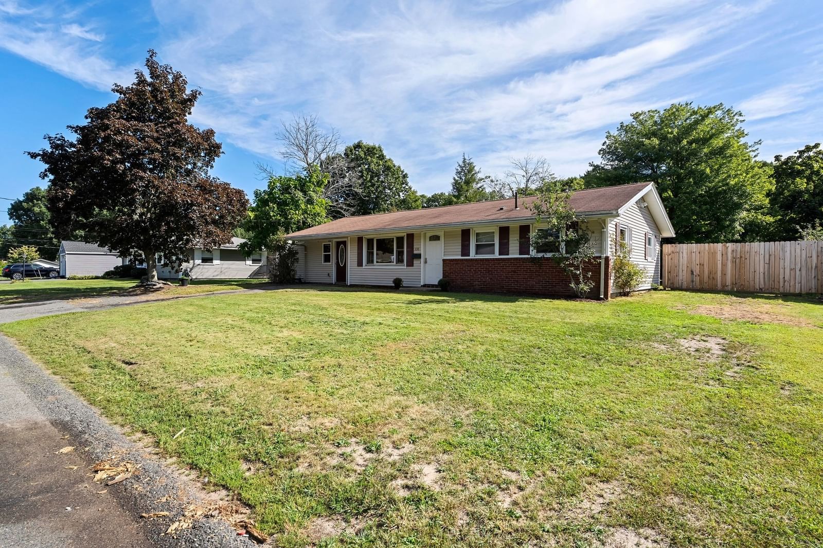 131 Elsie Rd Brockton — Photo 2 of 31