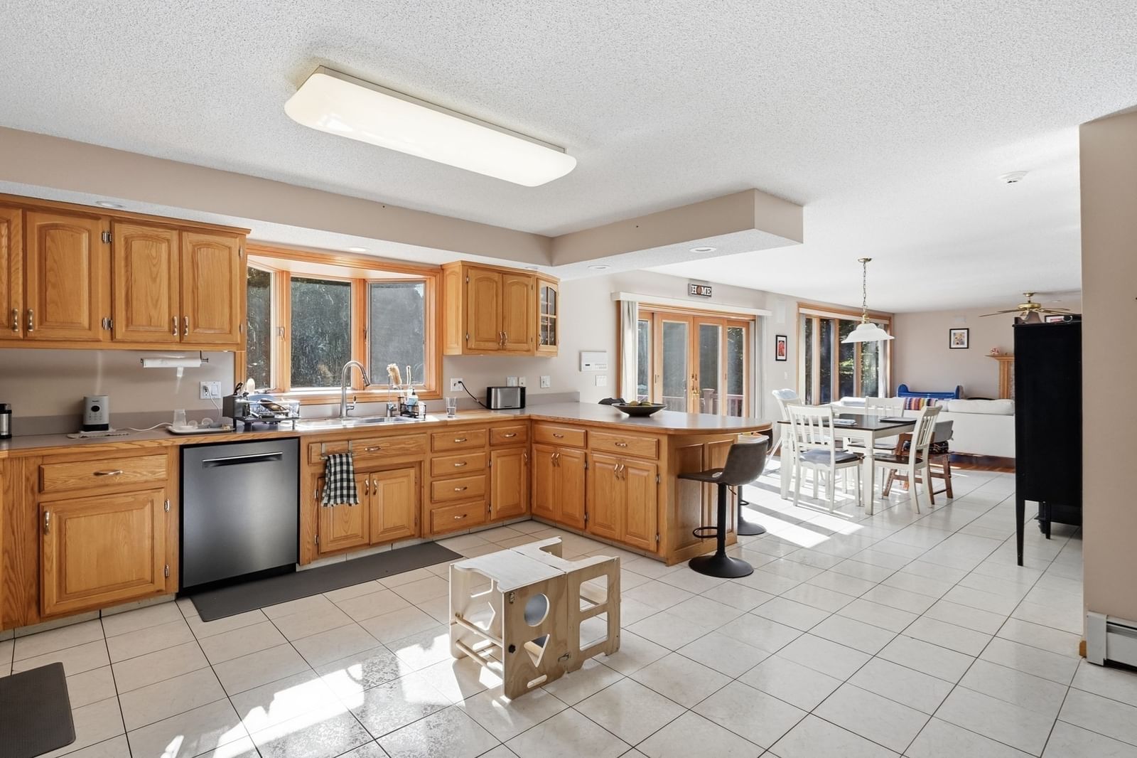 155 Woodland Way Russell — Photo 13 of 35