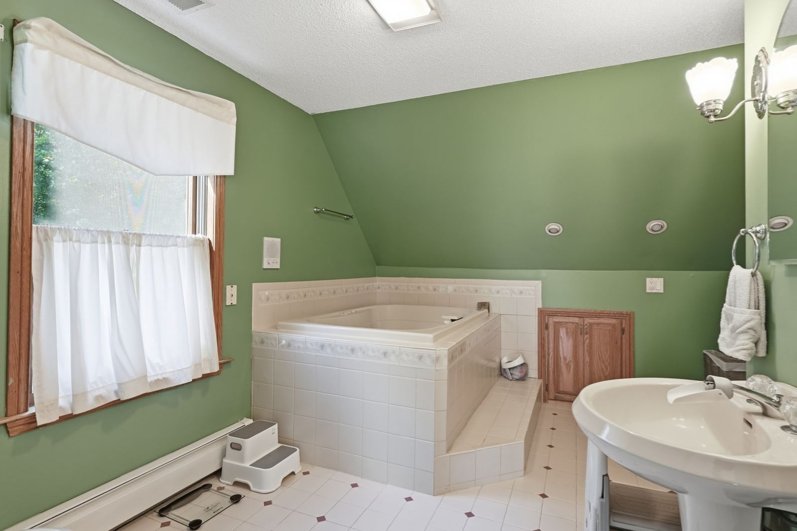 155 Woodland Way Russell — Photo 21 of 35