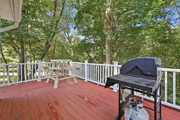 185 Murphy Ln Chicopee — Photo 16 of 17