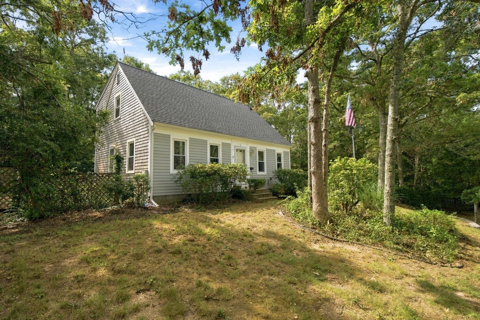 16 Gunters Ln Mashpee — Photo 1 of 34
