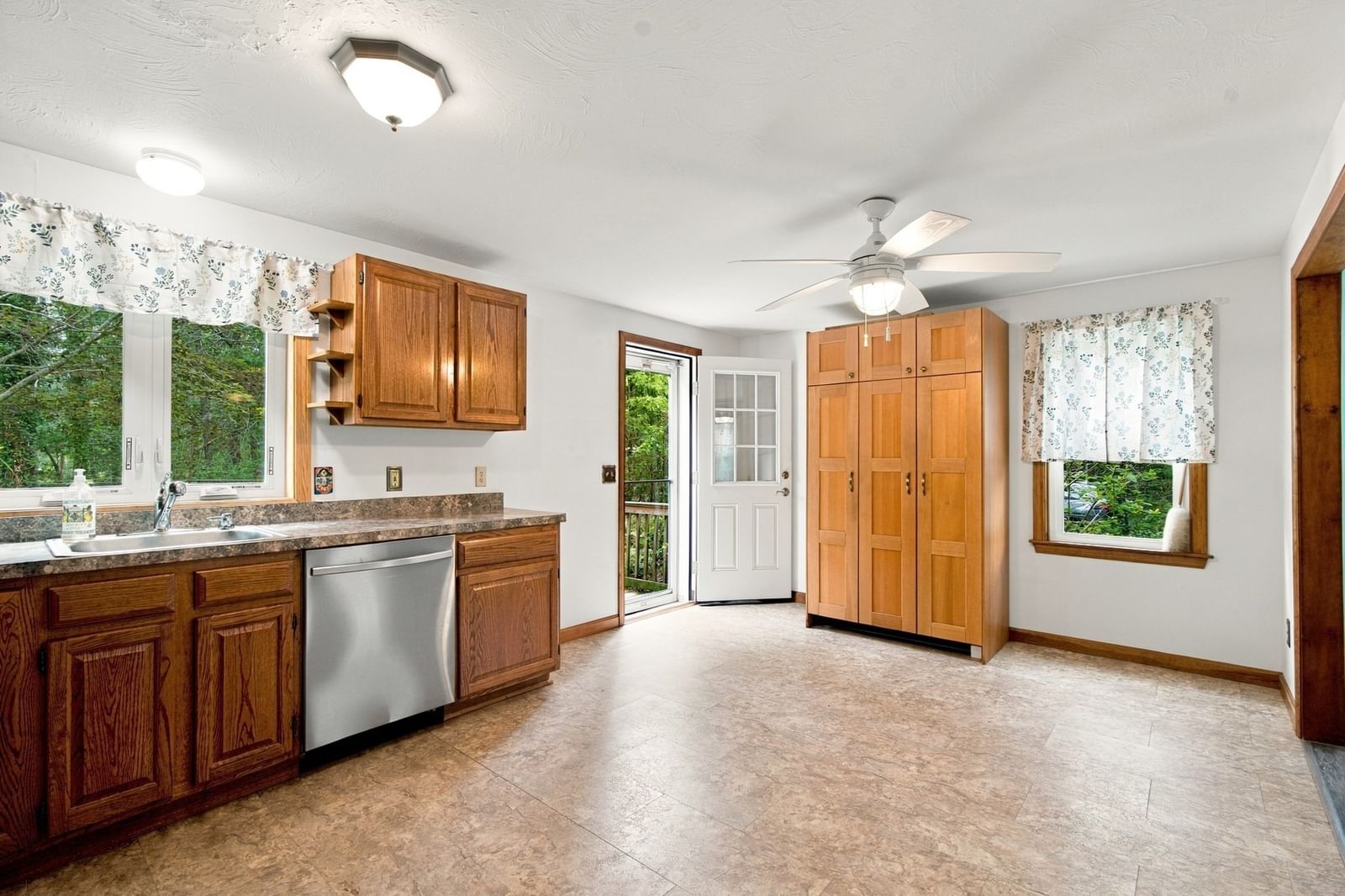 16 Gunters Ln Mashpee — Photo 11 of 34