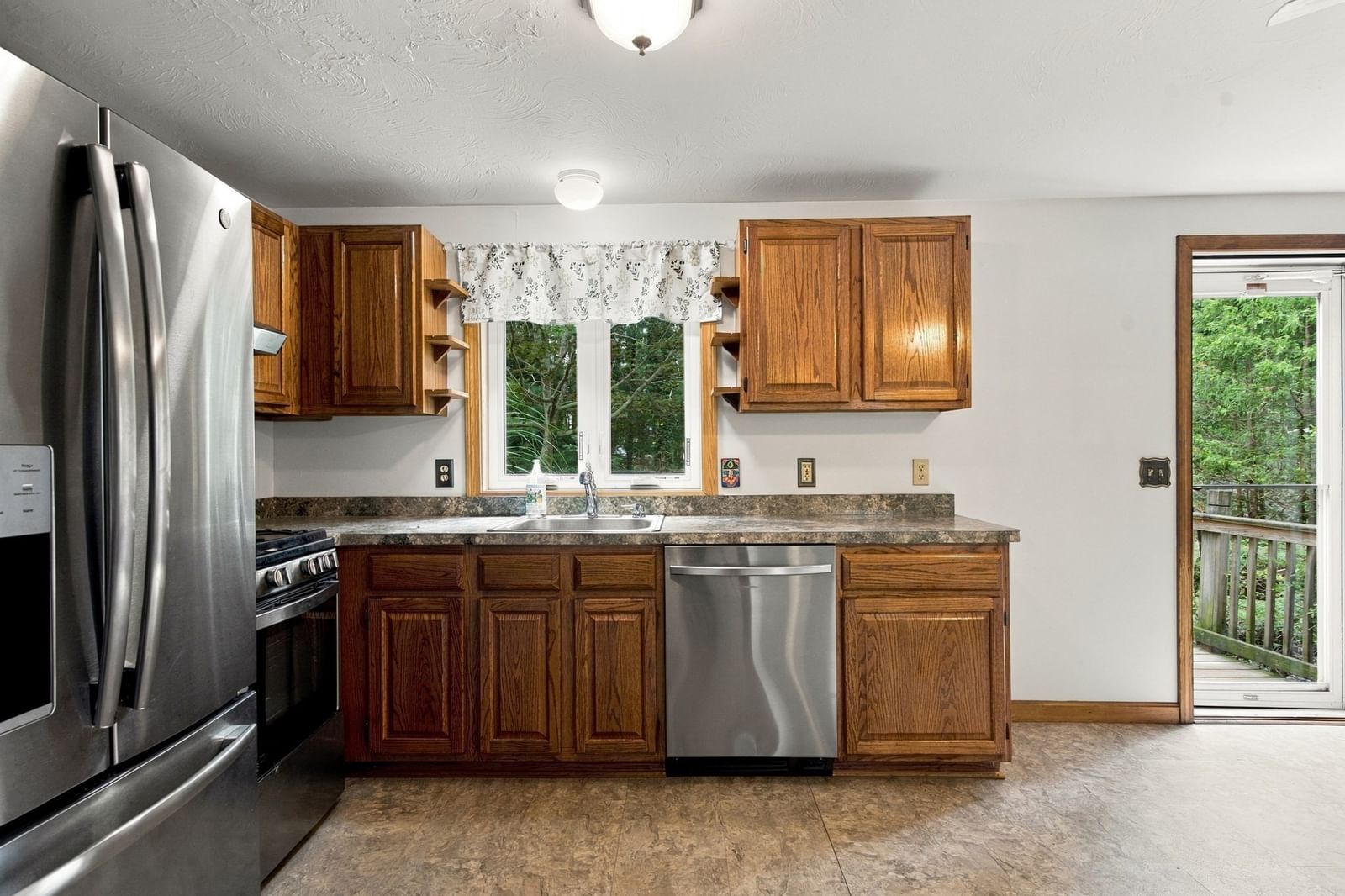 16 Gunters Ln Mashpee — Photo 12 of 34
