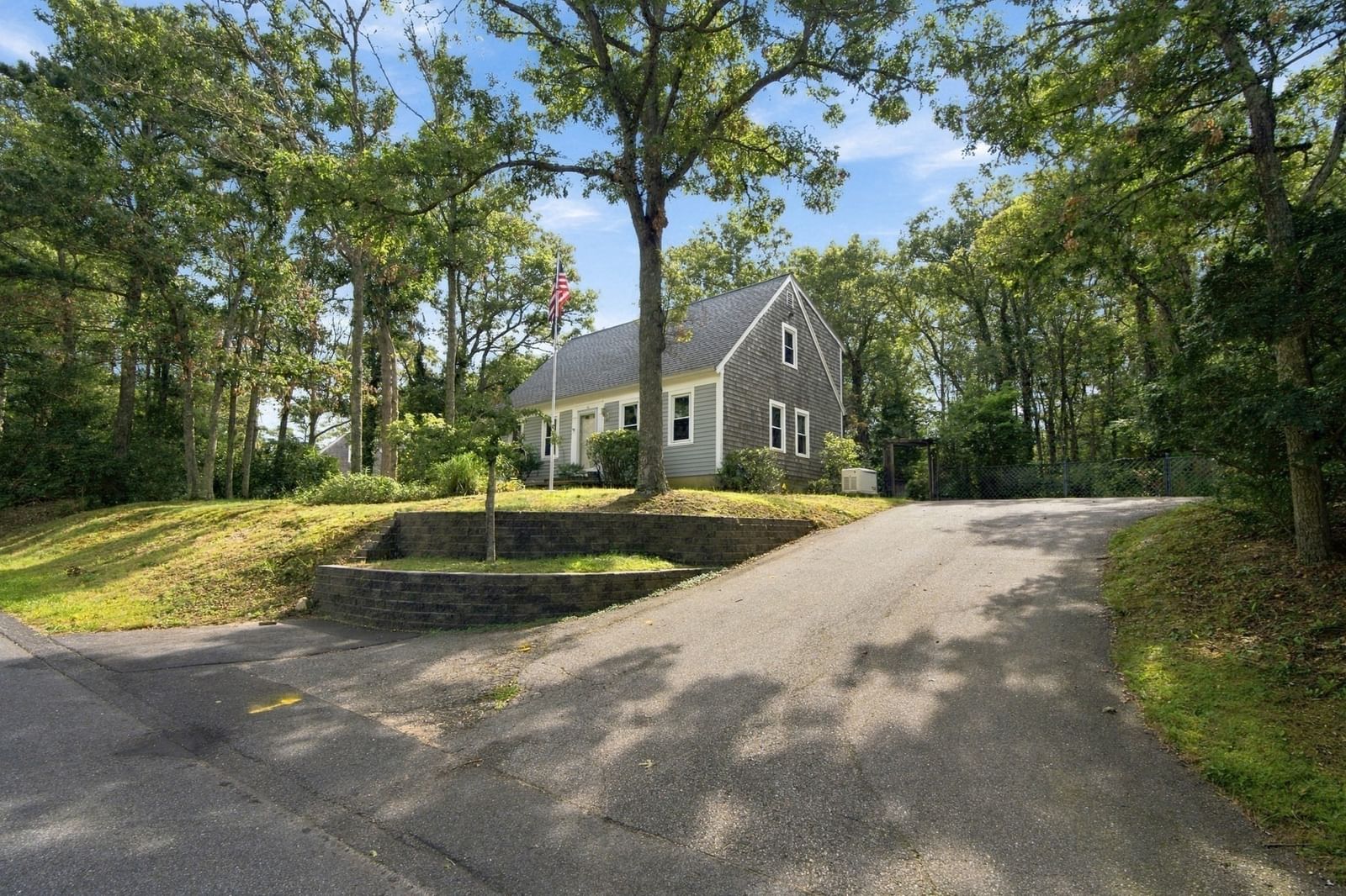 16 Gunters Ln Mashpee — Photo 2 of 34