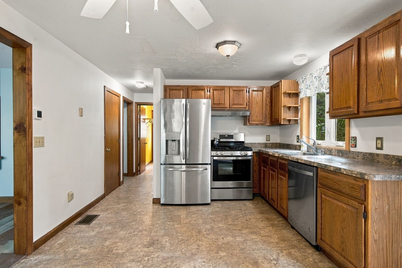 16 Gunters Ln Mashpee — Photo 9 of 34