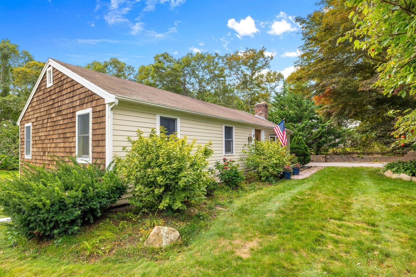 19 Essex Rd Mashpee — Photo 3 of 26