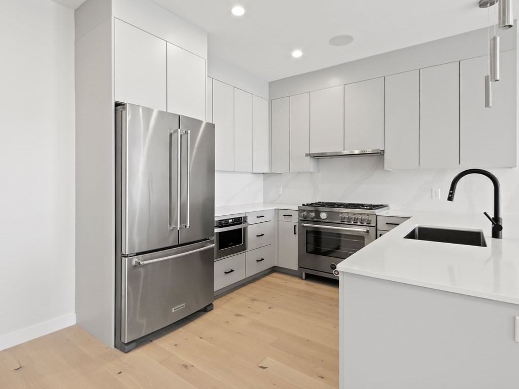340 West 2nd Street #17 Boston — Photo 6 of 36