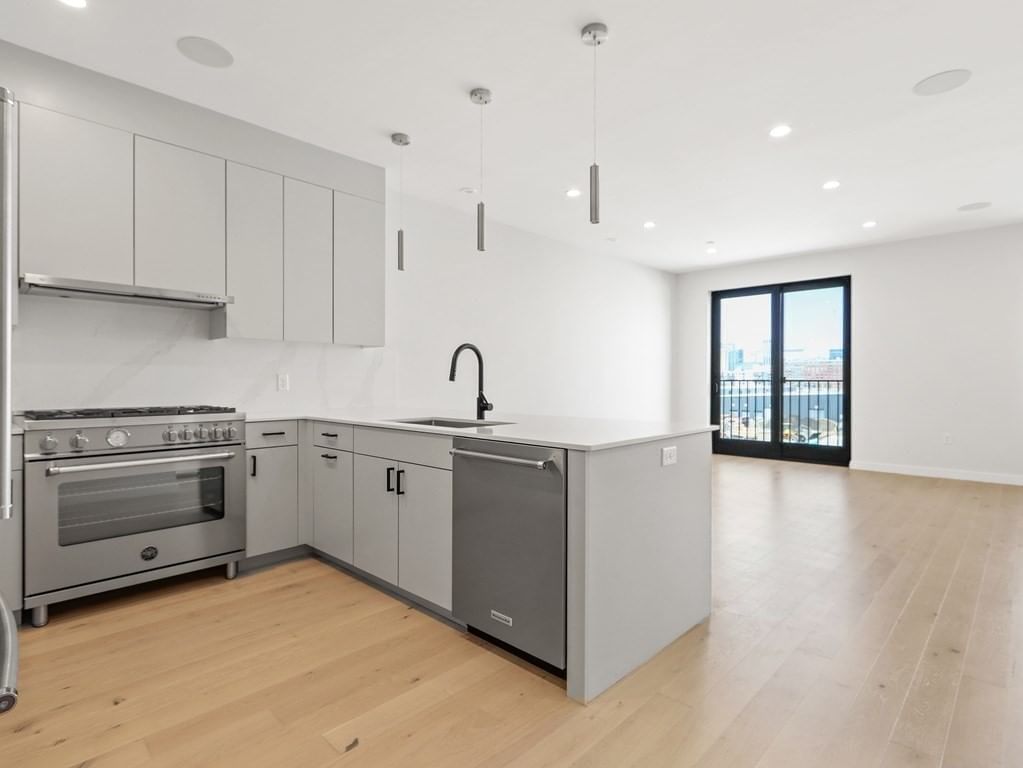 340 West 2nd Street #17 Boston — Photo 8 of 36