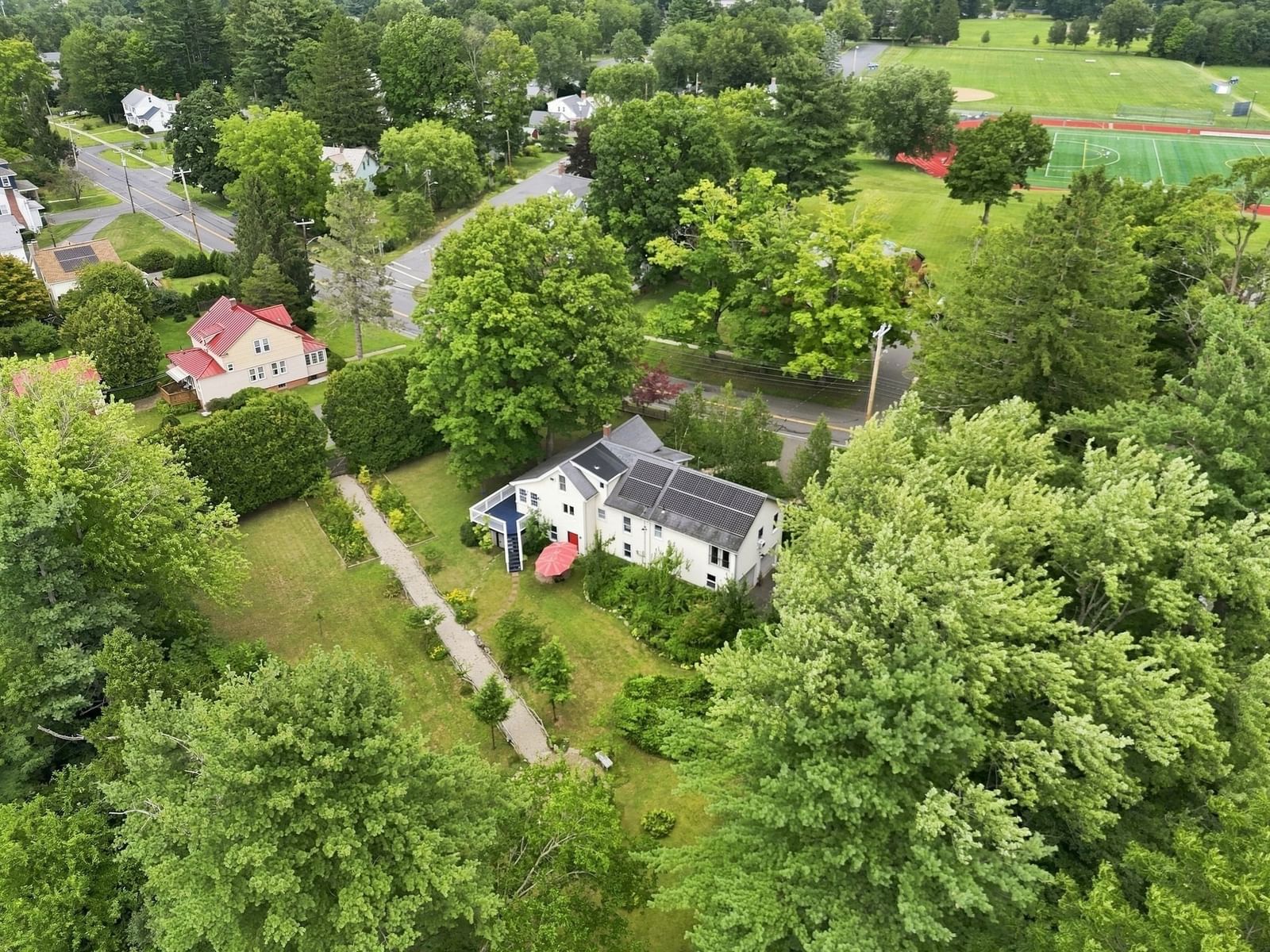 143 Park St Easthampton — Photo 3 of 42
