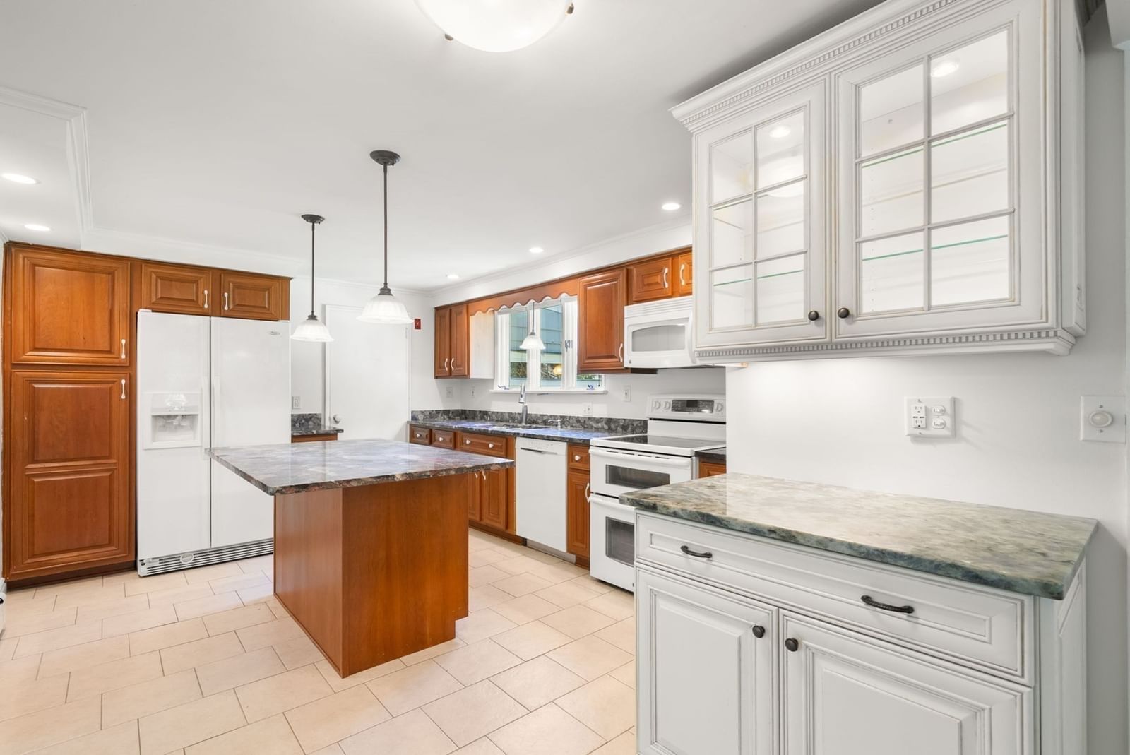 4 Carson Rd Woburn — Photo 16 of 33