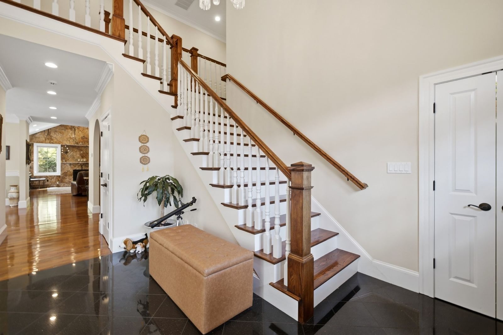 8 Longmeadow Rd Newton — Photo 3 of 41