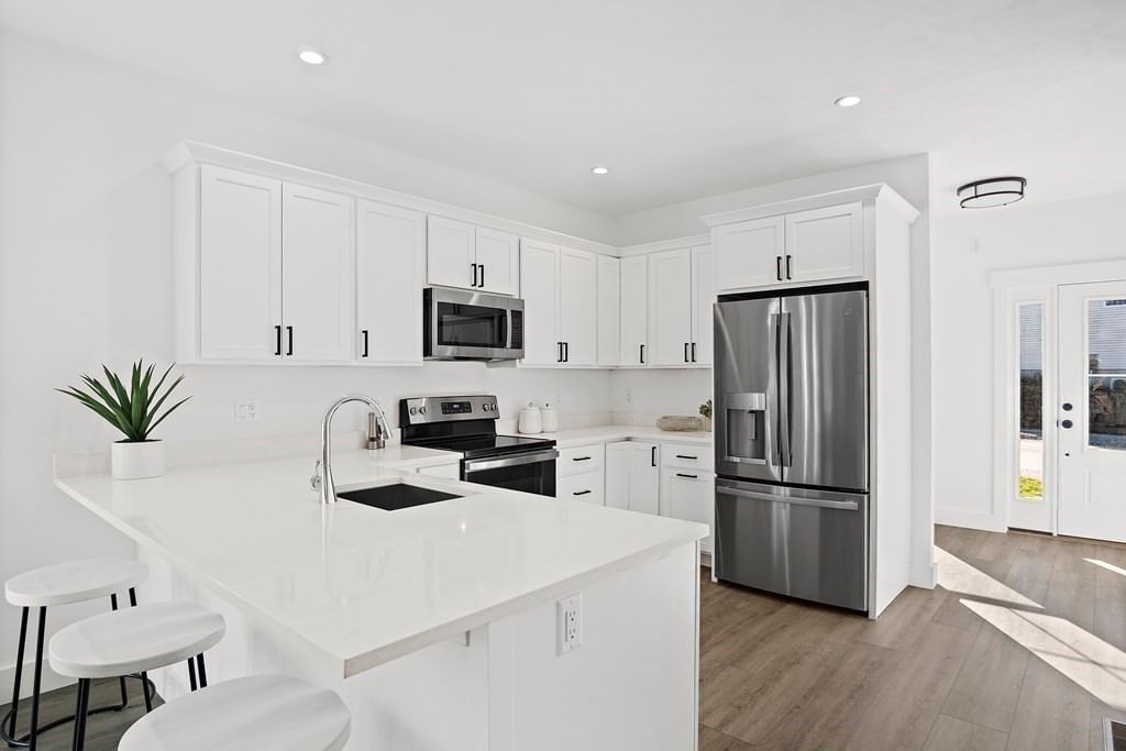 25 Salisbury Hill Blvd #74 Worcester — Photo 4 of 42