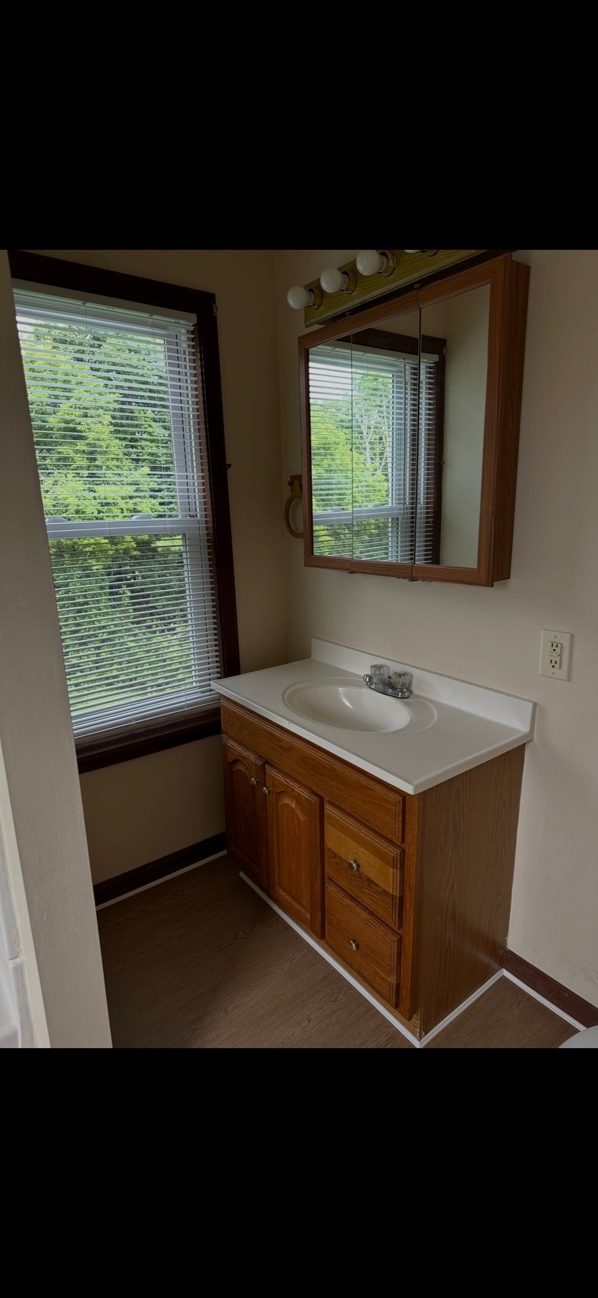 47 Lincoln St Webster — Photo 9 of 10