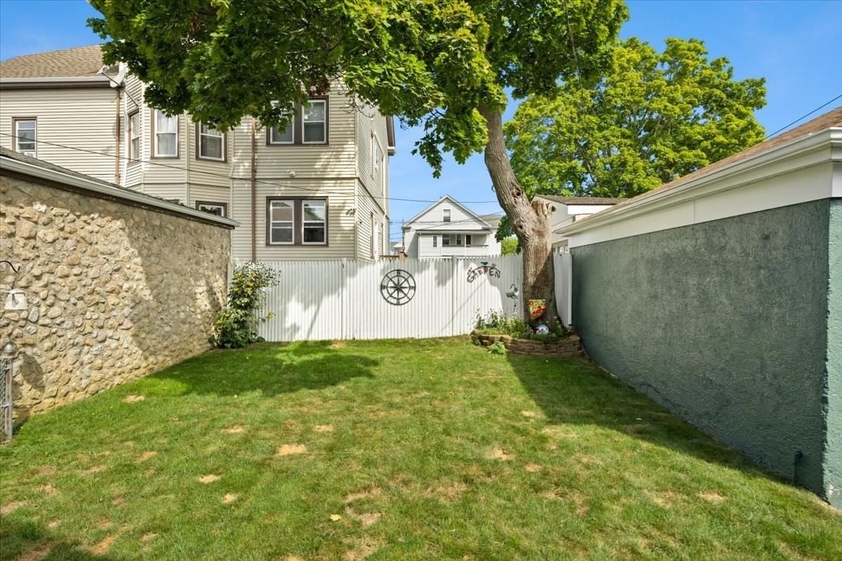 287 Wood St New Bedford — Photo 10 of 38