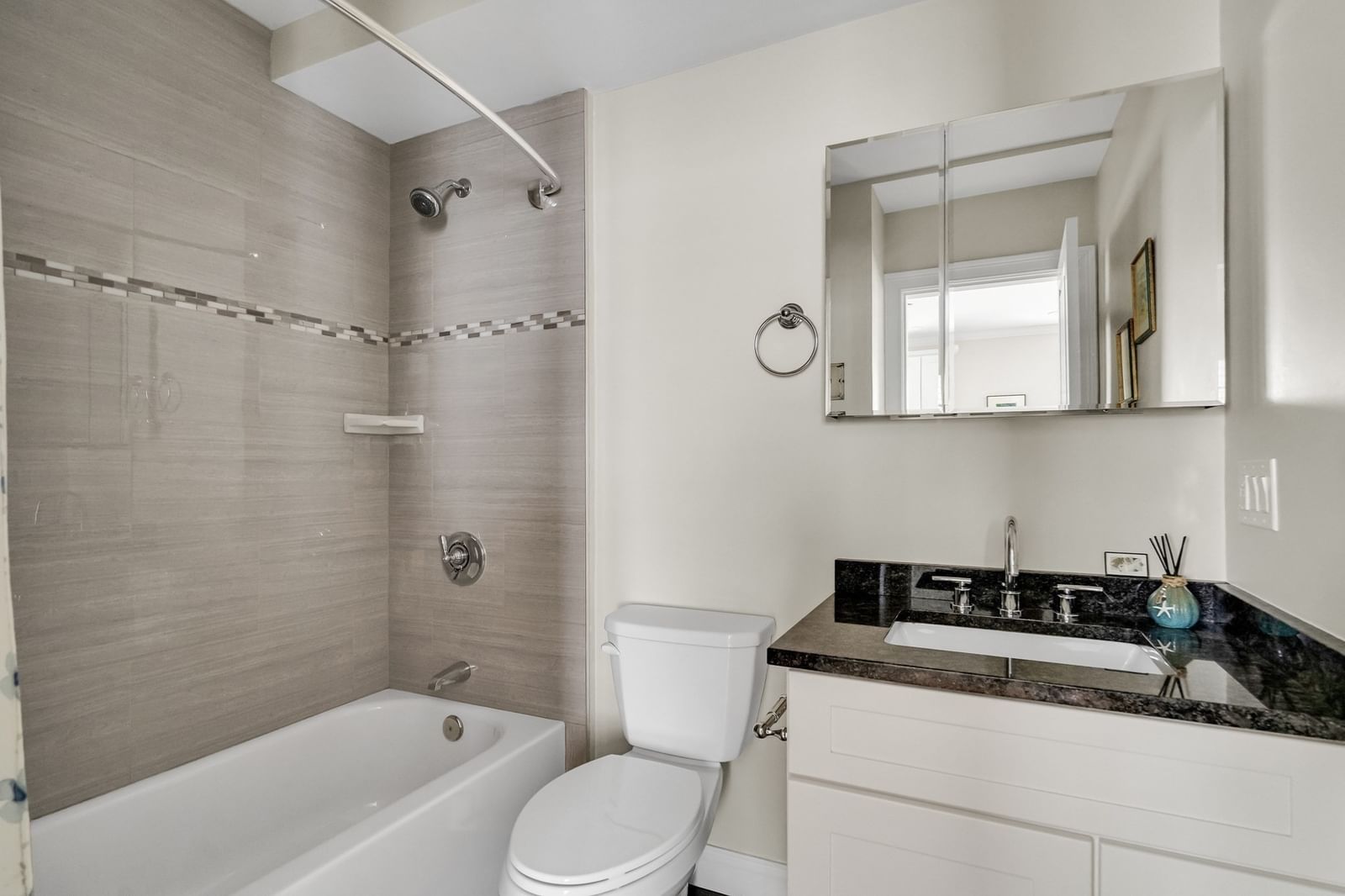 33 Clyde St #1 Somerville — Photo 18 of 29