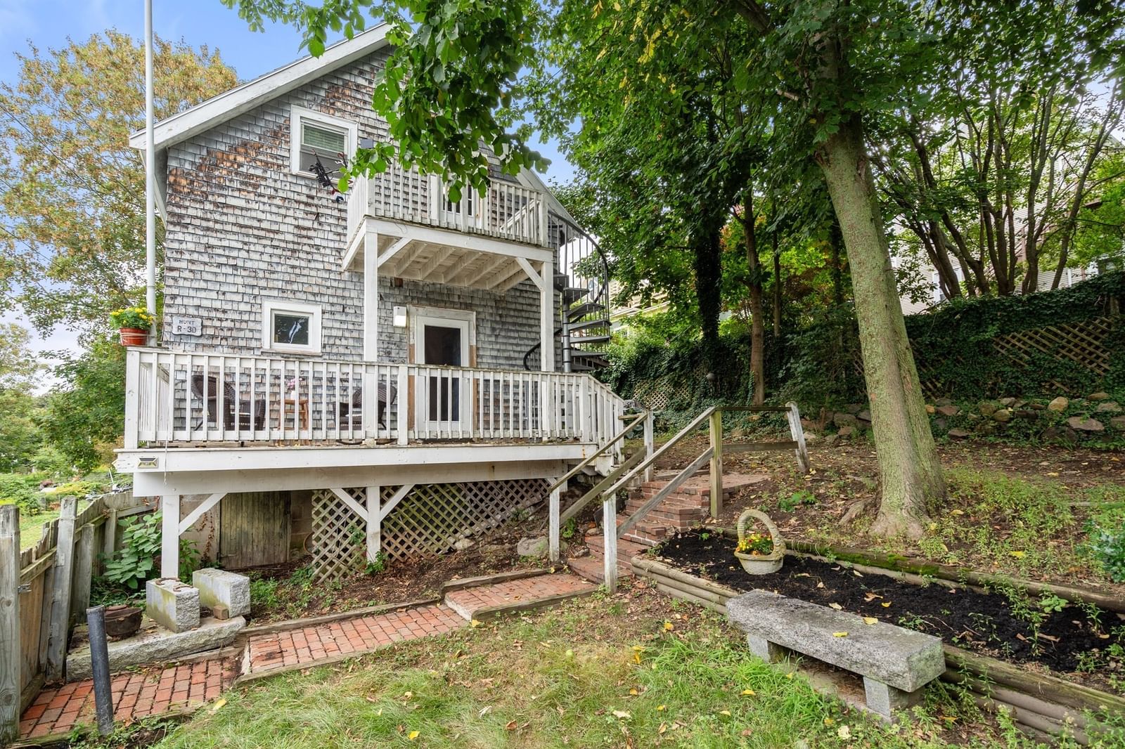 30r Highland Street Gloucester — Photo 2 of 24