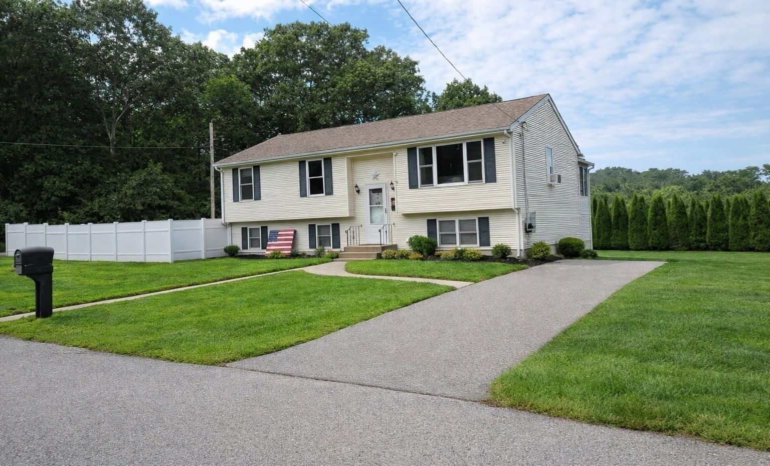 37 Leigh Street Seekonk — Photo 2 of 27