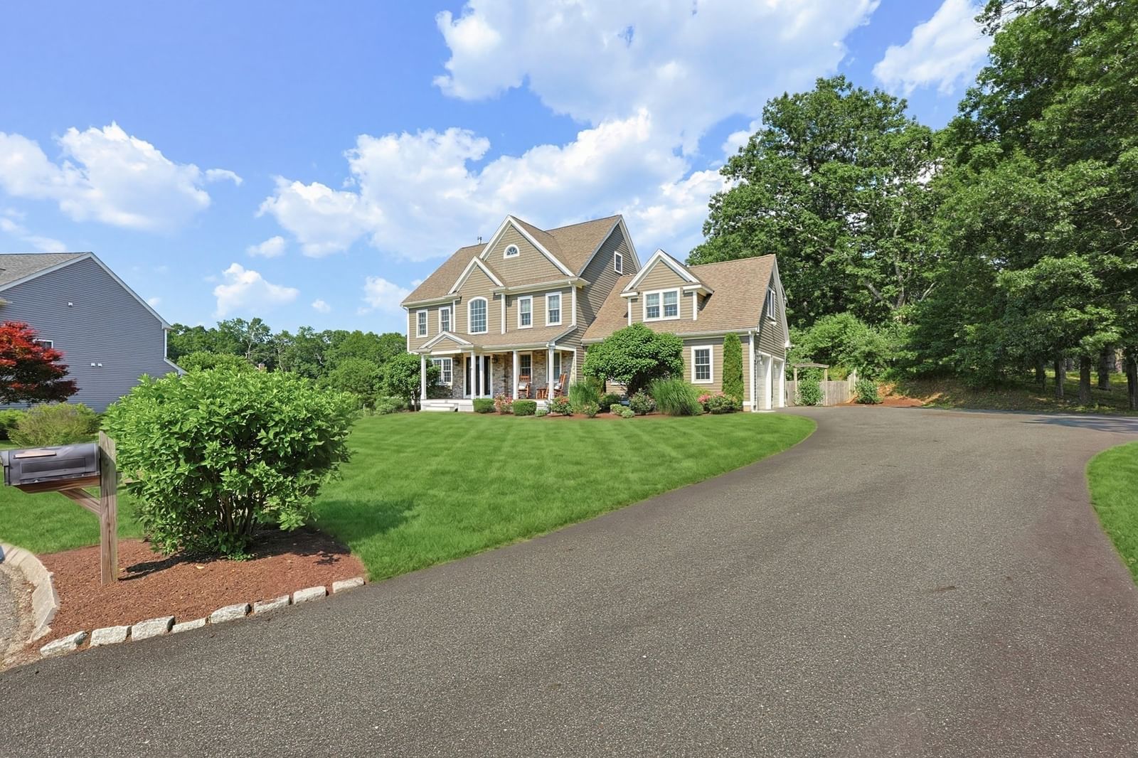 22 Willowbe Ct North Attleboro — Photo 2 of 42