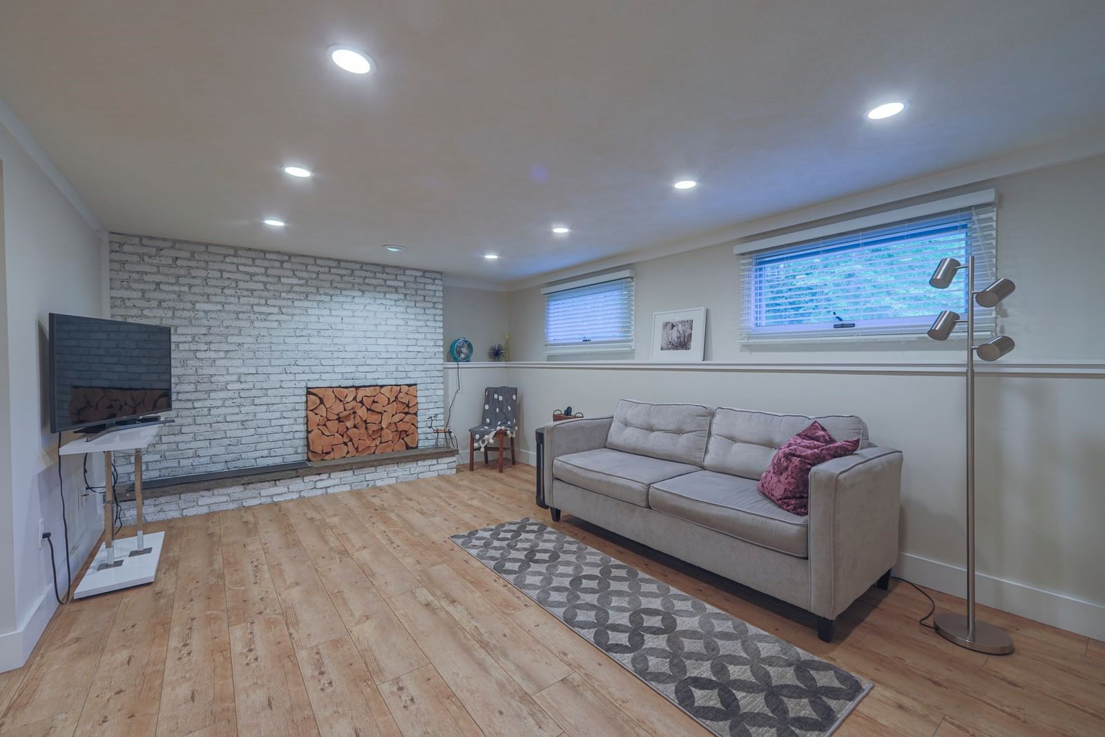 12 Stevens Pl Saugus — Photo 21 of 31
