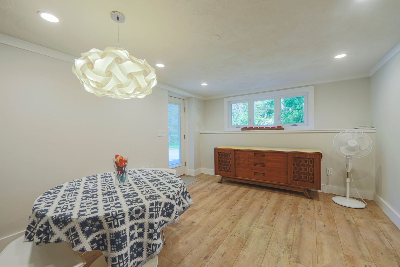 12 Stevens Pl Saugus — Photo 23 of 31