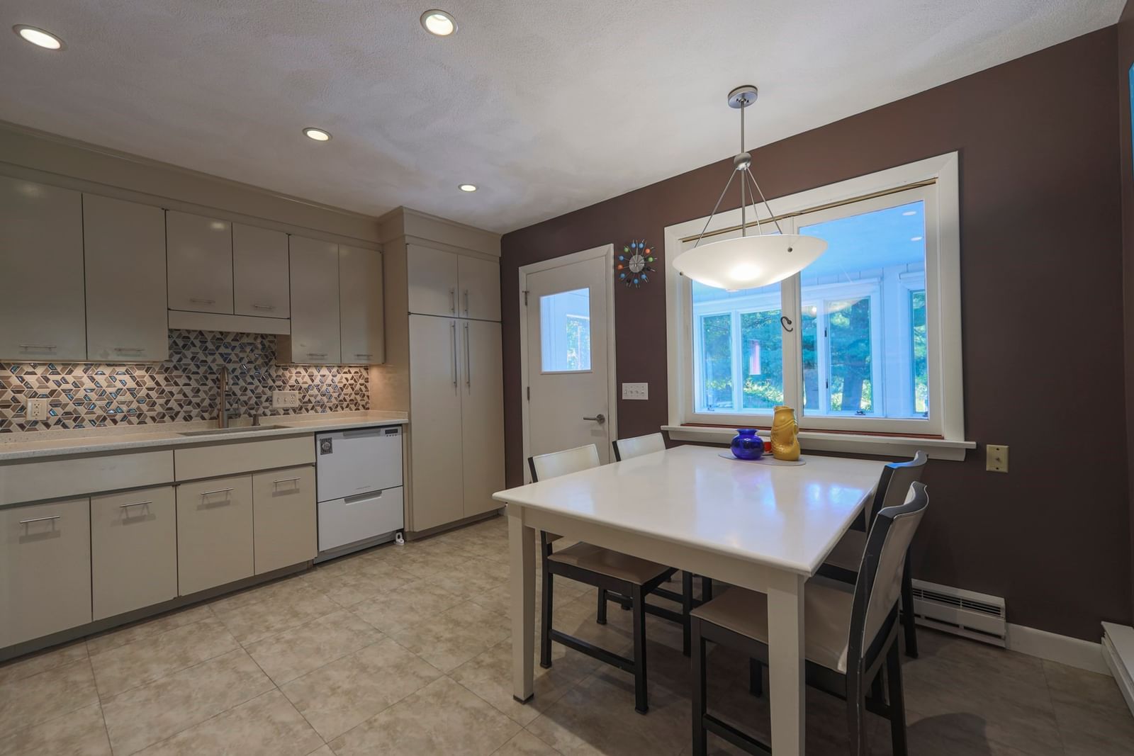 12 Stevens Pl Saugus — Photo 8 of 31