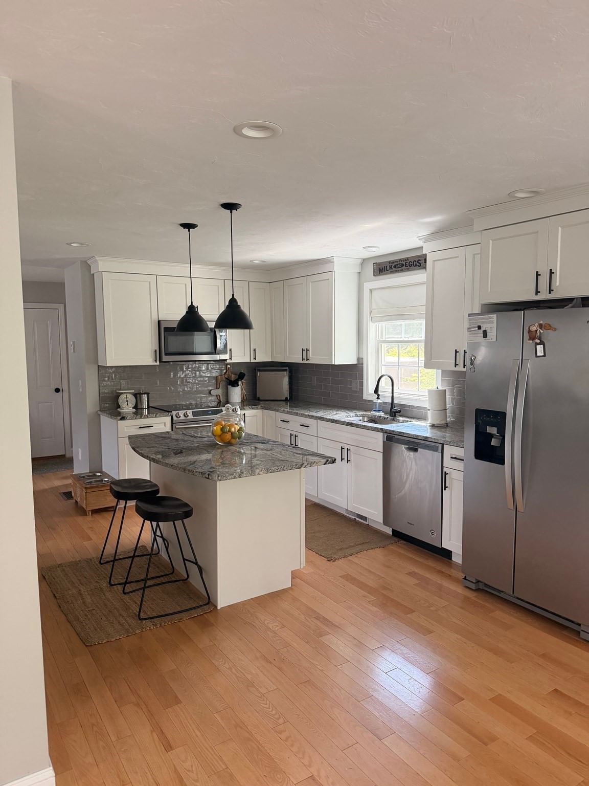 33 Ledgewood Cir Attleboro — Photo 3 of 26