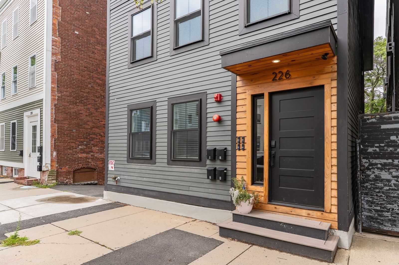 226 Havre St #1 Boston — Photo 16 of 17
