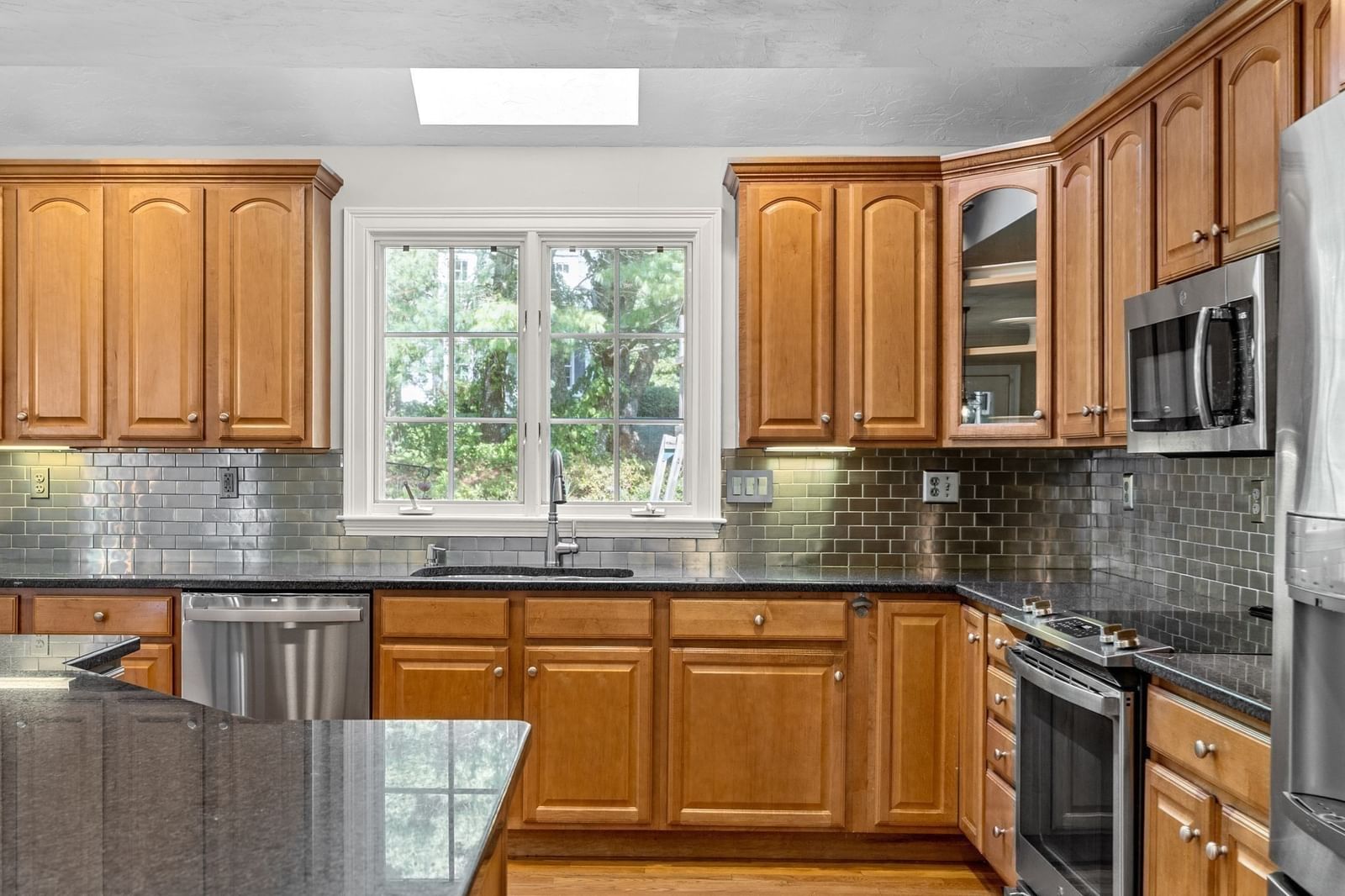 94 Valley Street Duxbury — Photo 6 of 40