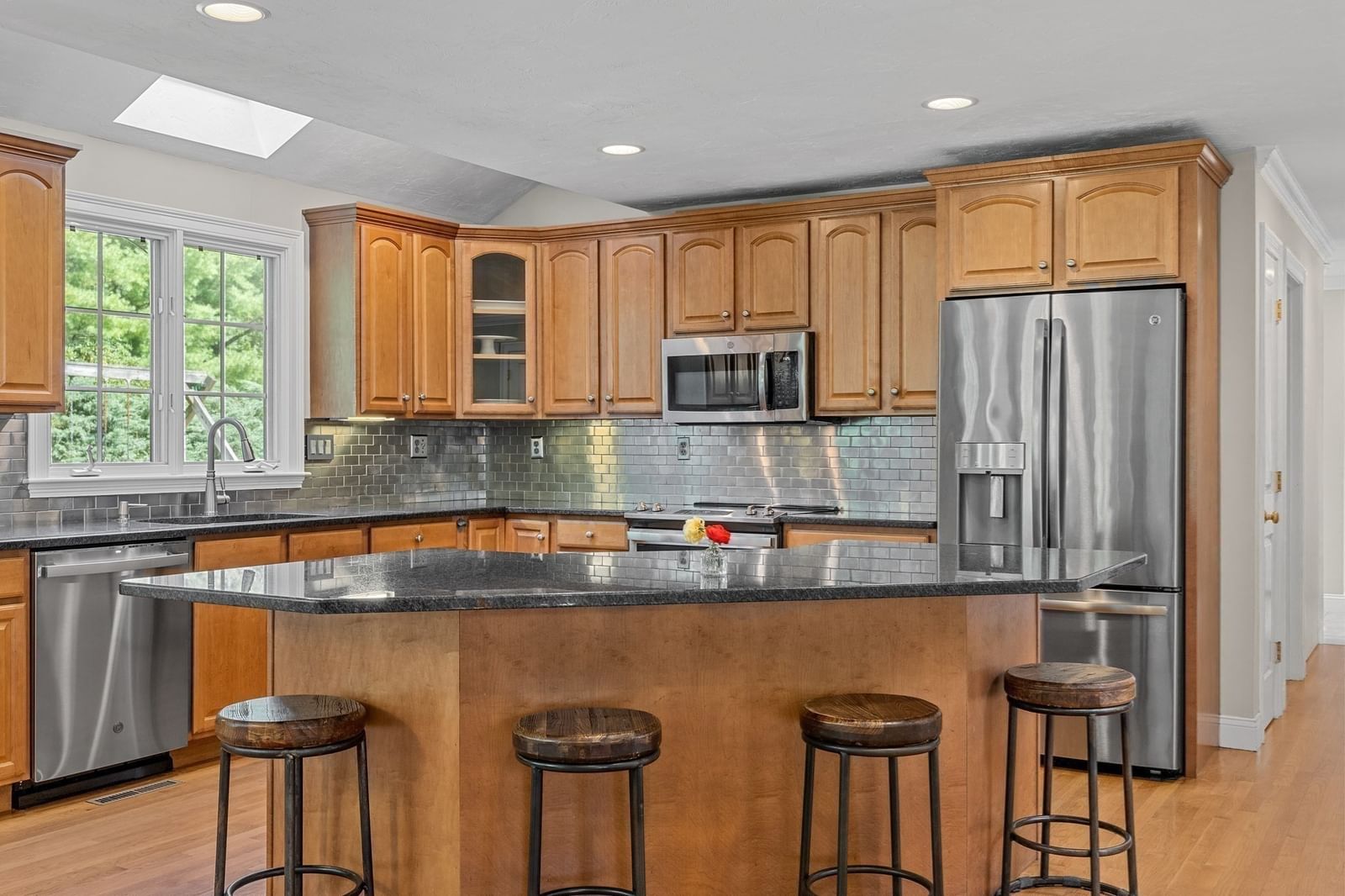 94 Valley Street Duxbury — Photo 8 of 40
