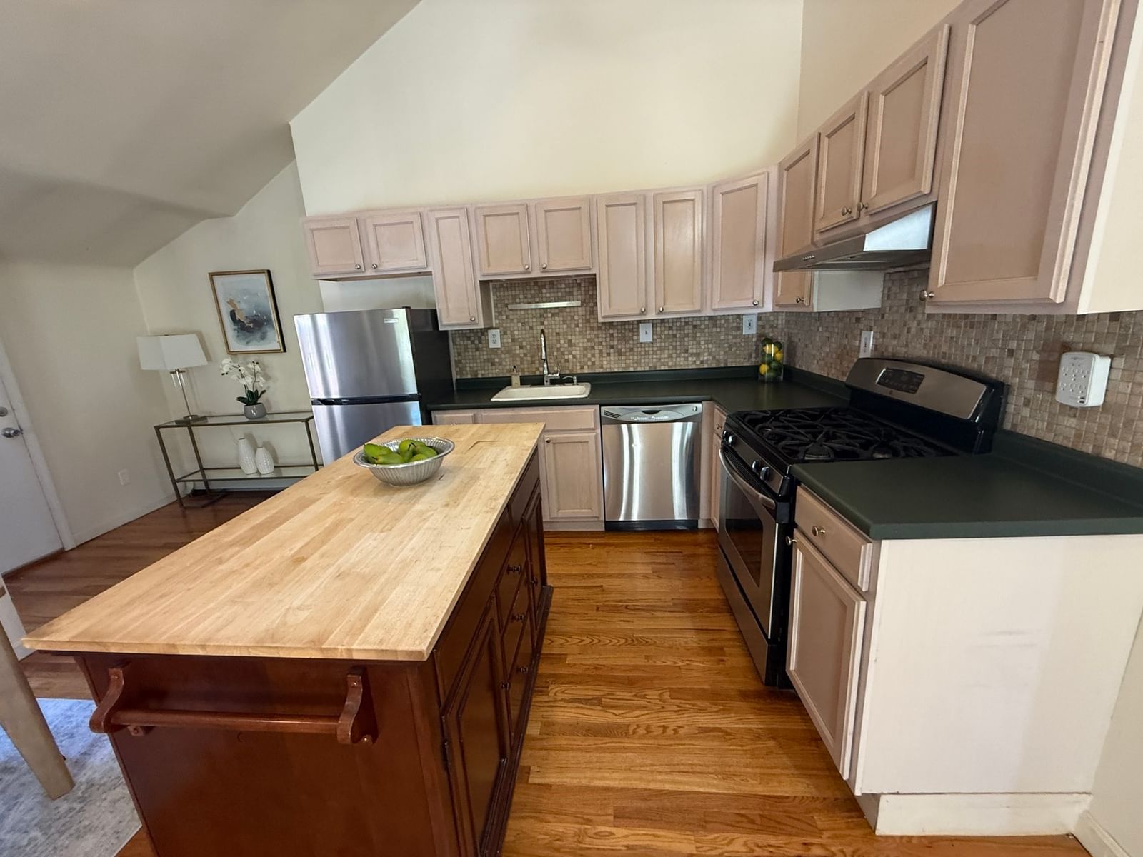 9 High Street Place #3 Brookline — Photo 4 of 11