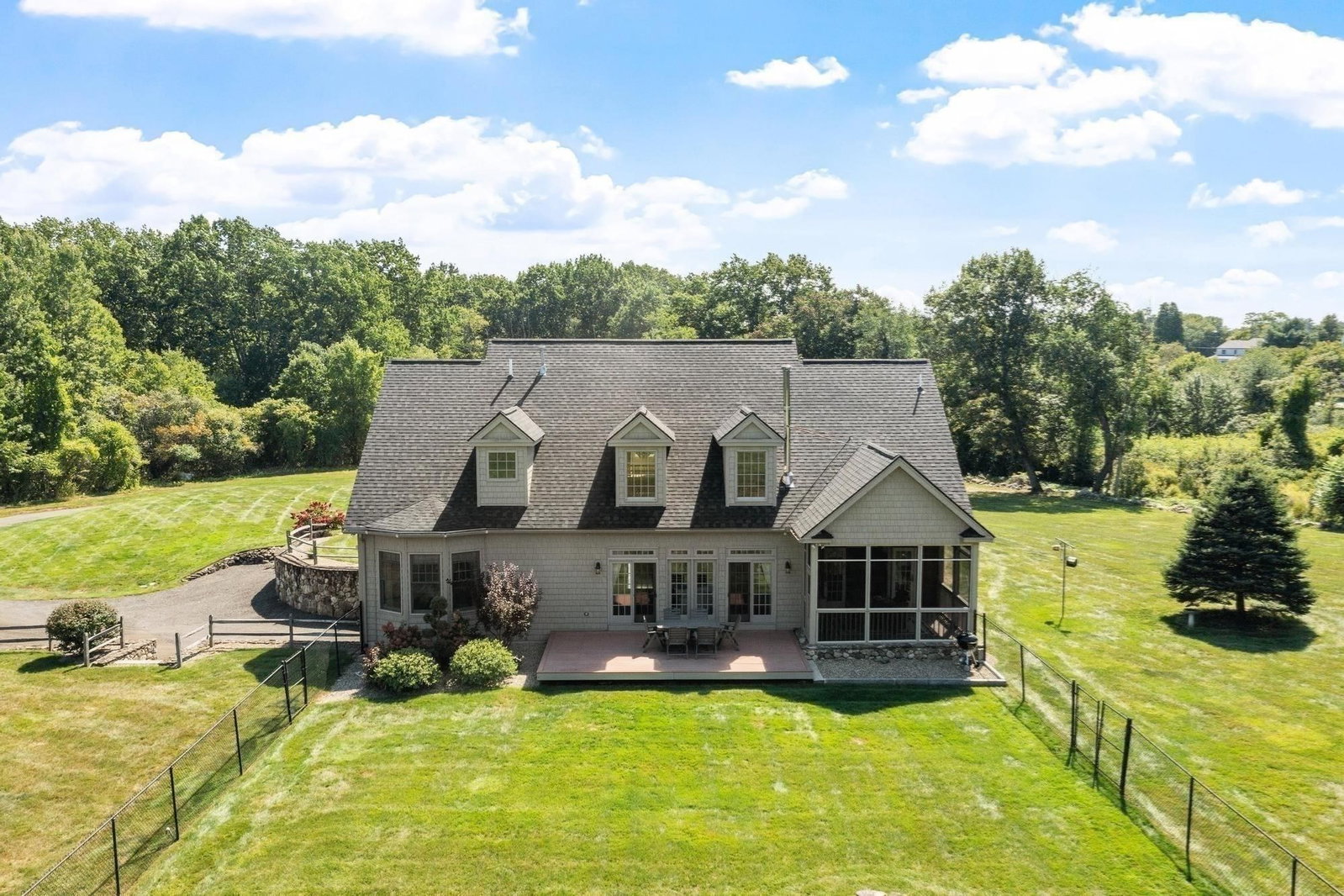 11 Cider Ln Dracut — Photo 4 of 42