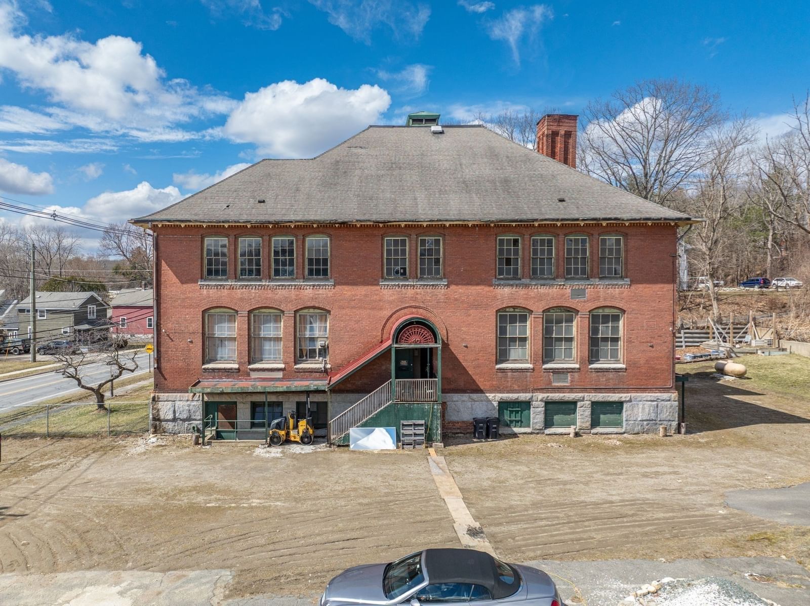40 Pecks Rd Pittsfield — Photo 2 of 36